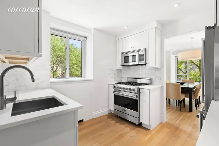 New York City Real Estate | View 200 East 66th Street, D502 | Kitchen | View 2