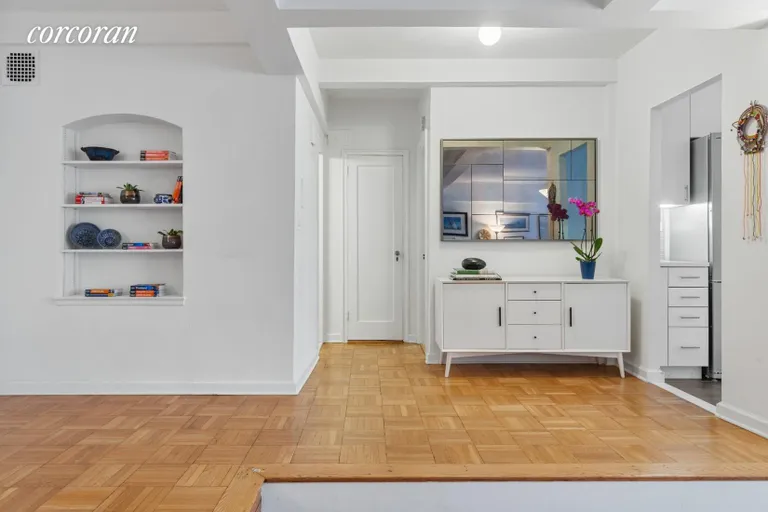 New York City Real Estate | View 333 West 57th Street, 5B | Dining Bay/ Foyer | View 5
