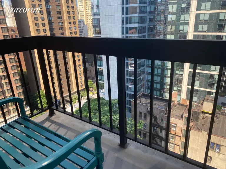 New York City Real Estate | View 250 East 40th Street, 17B | room 1 | View 2