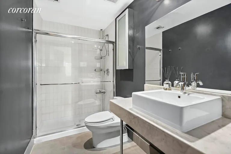 New York City Real Estate | View 197 Spencer Street, 4A | Full Bathroom | View 8