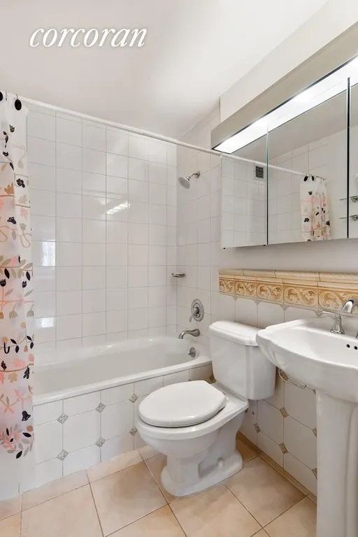 New York City Real Estate | View 200 Rector Place, 18AB | Full Bathroom | View 10