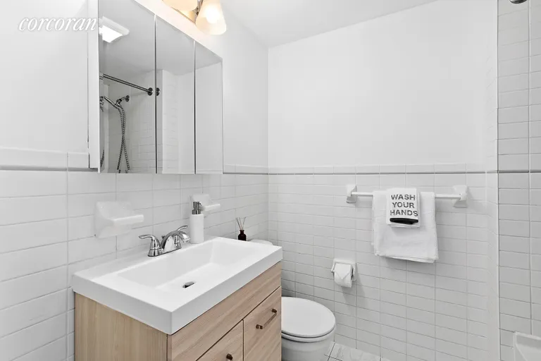 New York City Real Estate | View 29 West 138th Street, 2A | Full Bathroom | View 7