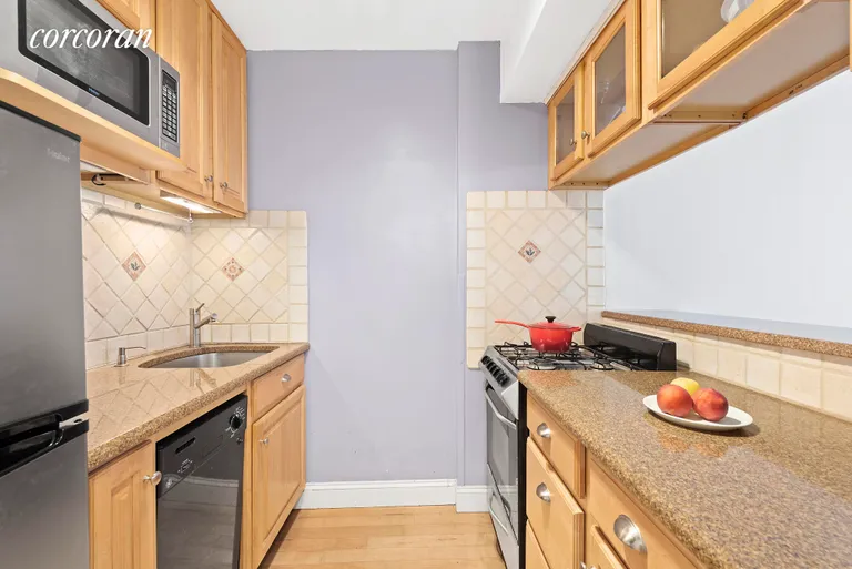 New York City Real Estate | View 350 West 50th Street, 4Y | Kitchen | View 6