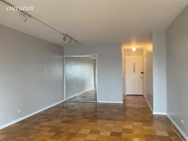 New York City Real Estate | View 185 West End Avenue, 15P | Living Room | View 4