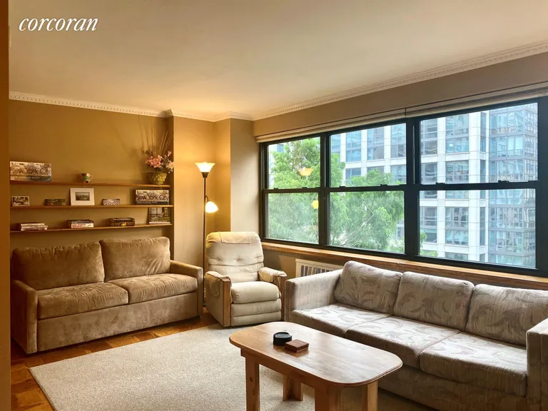 New York City Real Estate | View 185 West End Avenue, 7E | Living Room | View 2