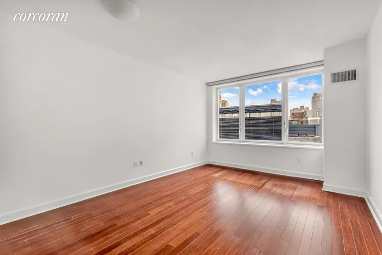 New York City Real Estate | View 80 Riverside Boulevard, 10K | Living Room | View 2