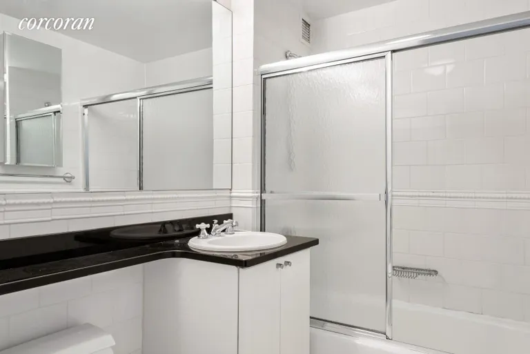 New York City Real Estate | View 400 East 90th Street, 5B | Bathroom | View 4