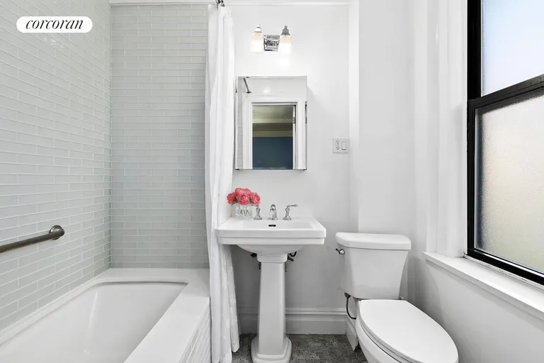 New York City Real Estate | View 220 West 93rd Street, 6A | Primary Bathroom | View 8