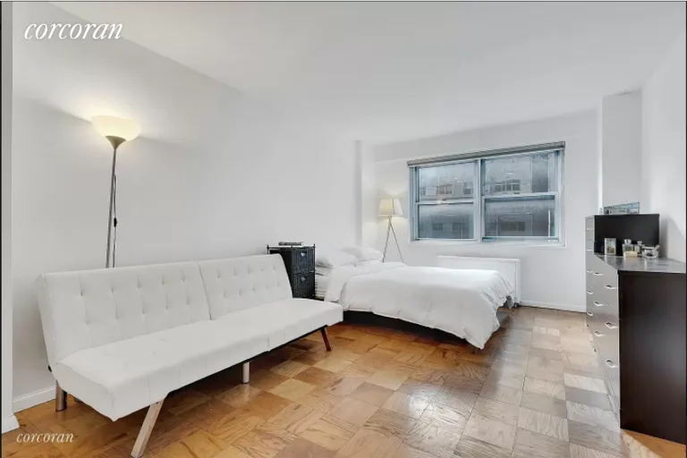 New York City Real Estate | View 211 East 53rd Street, 4J | room 2 | View 3