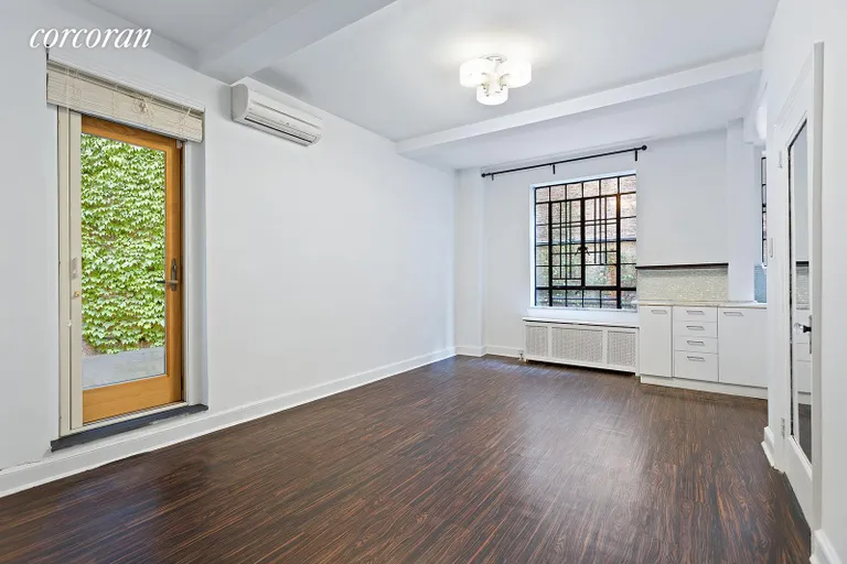 New York City Real Estate | View 140 East 40th Street, 1E | Living Area | View 2