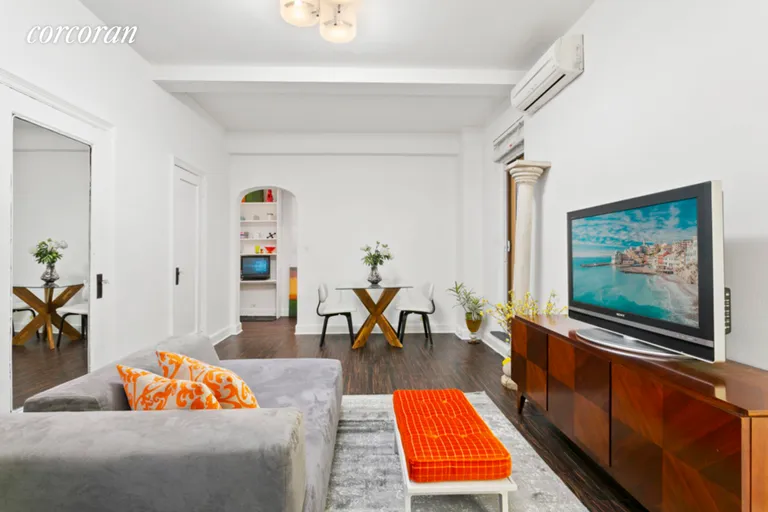 New York City Real Estate | View 140 East 40th Street, 1E | Living Room | View 3