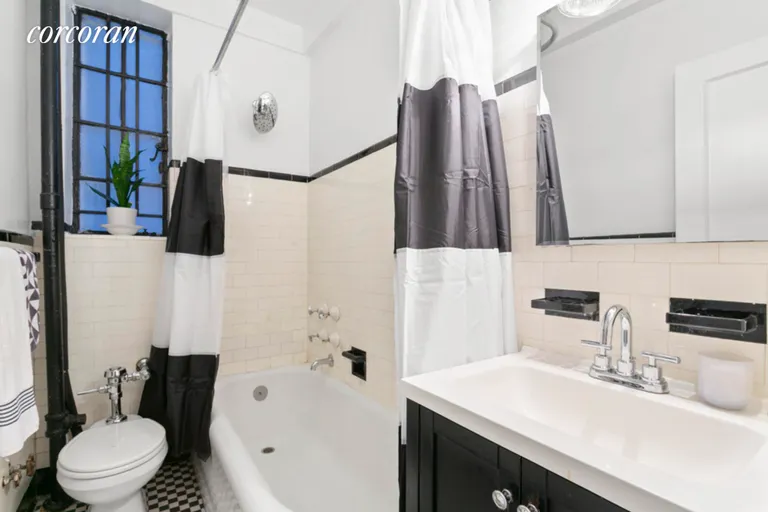 New York City Real Estate | View 140 East 40th Street, 1E | Full Bathroom | View 5