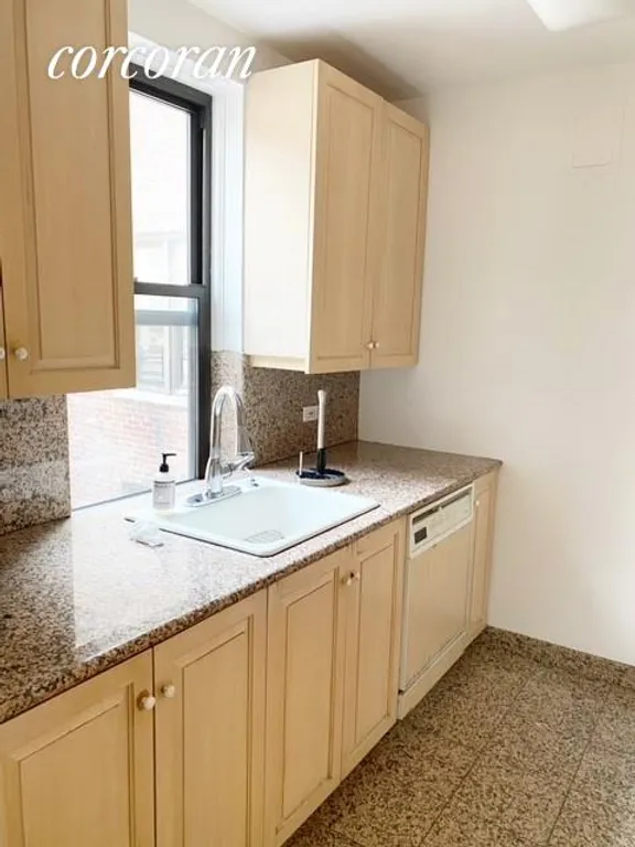 New York City Real Estate | View 222 East 35th Street, 6B | room 3 | View 4