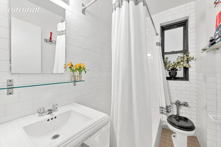 New York City Real Estate | View 300 West 72Nd Street, 3B | Full Bathroom | View 7