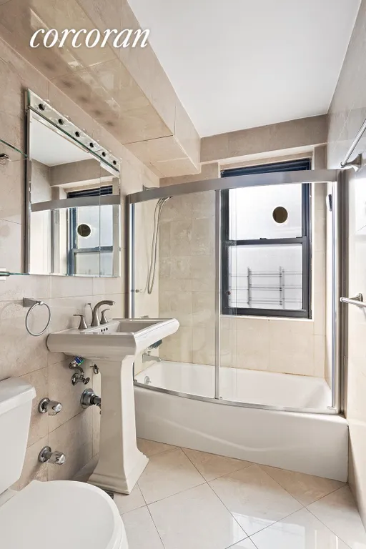 New York City Real Estate | View 301 East 63rd Street, 14F | Full Bathroom | View 7