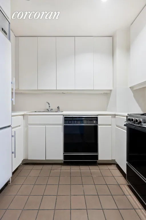 New York City Real Estate | View 100 United Nations Plaza, 19C | Kitchen | View 5