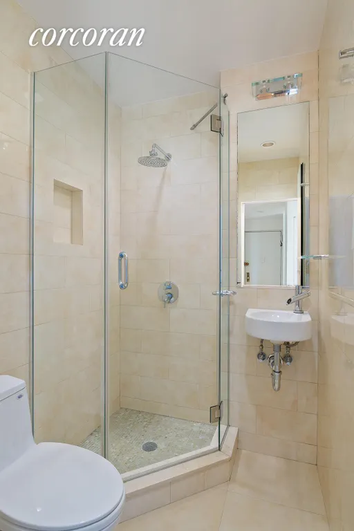 New York City Real Estate | View 115 Eastern Parkway, 6A | Bathroom | View 10