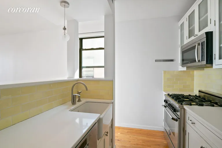 New York City Real Estate | View 115 Eastern Parkway, 6A | Kitchen | View 4