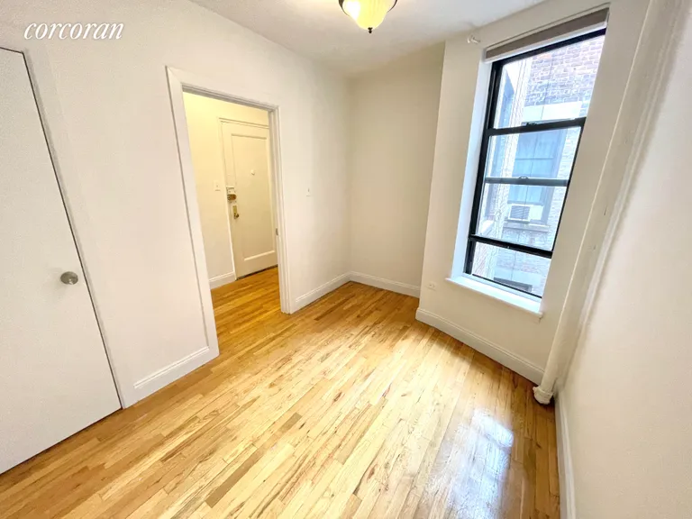 New York City Real Estate | View 107 West 68th Street, 5B | room 2 | View 3