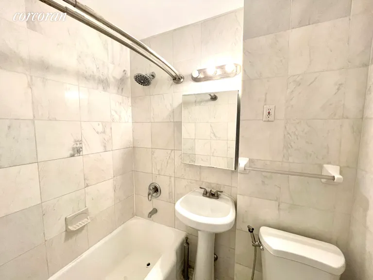 New York City Real Estate | View 107 West 68th Street, 5B | room 4 | View 5