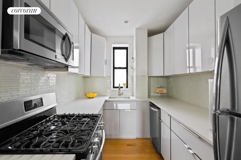 New York City Real Estate | View 382 Eastern Parkway, 6A | 2 Beds, 2 Baths | View 1