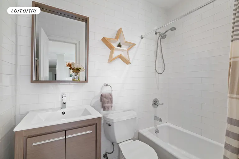 New York City Real Estate | View 382 Eastern Parkway, 6A | Bathroom | View 4