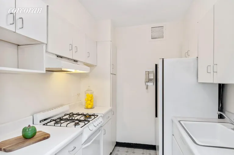 New York City Real Estate | View 340 East 64th Street, 20A | Kitchen | View 4