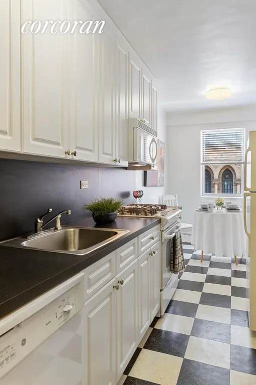 New York City Real Estate | View 30 West 60th Street, 10P | Kitchen | View 2