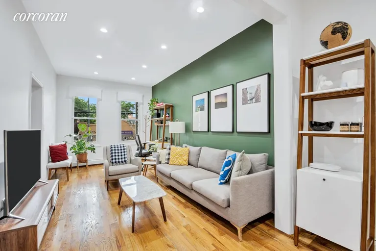 New York City Real Estate | View 1278 Findlay Avenue | 3 Beds, 4 Baths | View 1