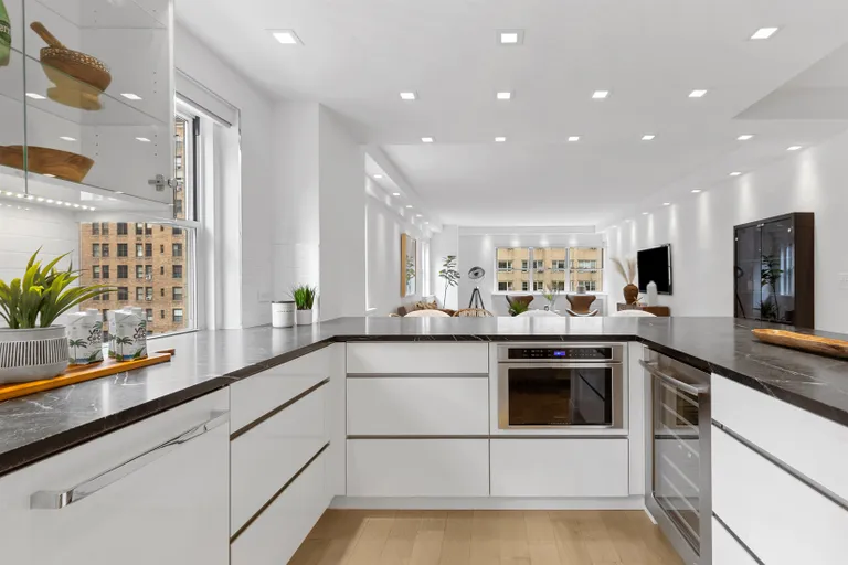 New York City Real Estate | View 35 Park Avenue, 10G | Kitchen | View 6