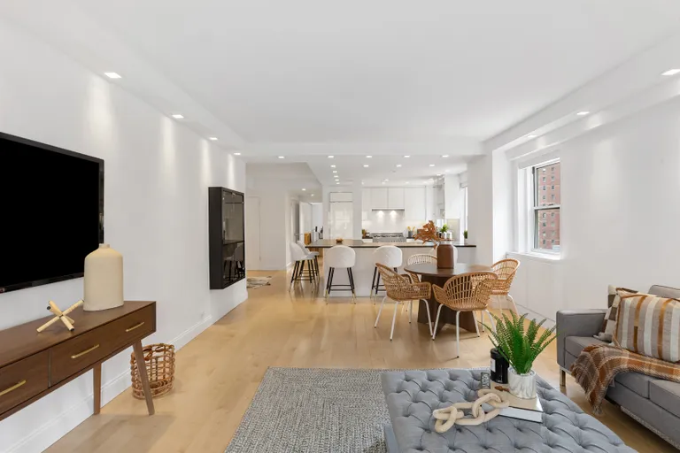 New York City Real Estate | View 35 Park Avenue, 10G | Living Room | View 4