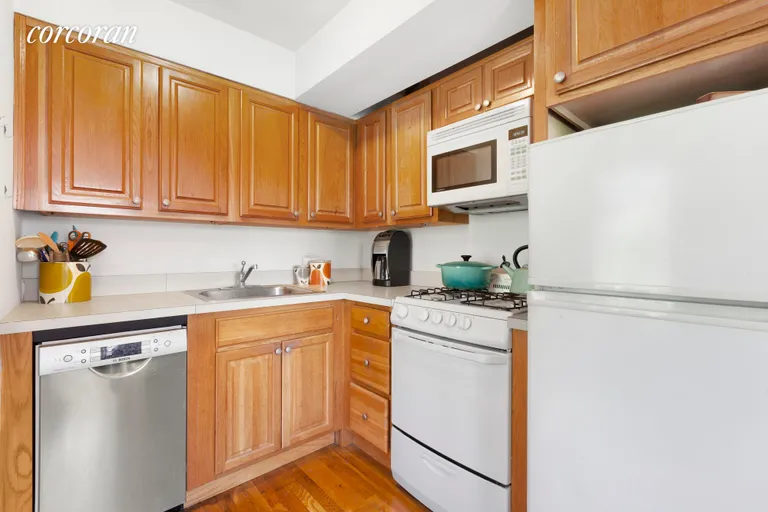New York City Real Estate | View 360 West 28th Street, 6A | room 2 | View 3