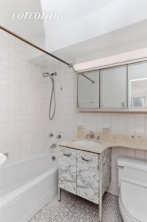 New York City Real Estate | View 340 East 64th Street, 7J | Full Bathroom 1 | View 11
