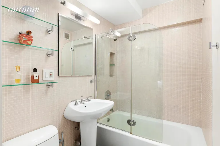 New York City Real Estate | View 515 East 85th Street, 1G | Full Bathroom | View 5