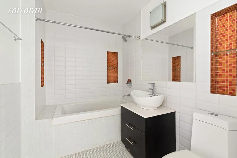 New York City Real Estate | View 433 Warren Street, 4A | Full Bathroom | View 5