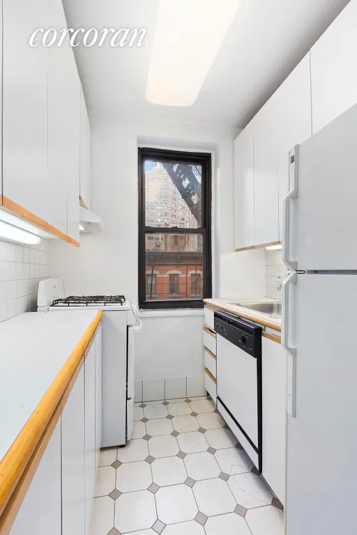New York City Real Estate | View 222 East 35th Street, 2J | room 3 | View 4