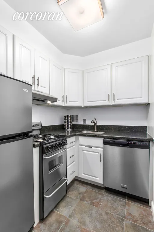 New York City Real Estate | View 200 EAST 58TH STREET, 9C | Kitchen | View 4