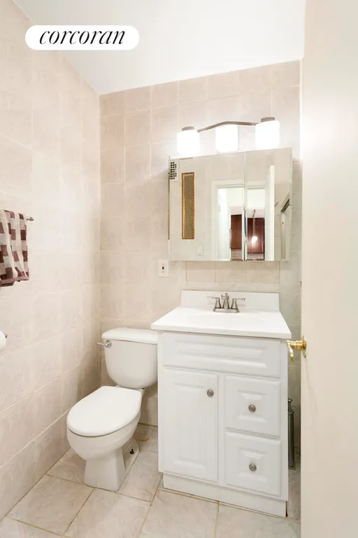 New York City Real Estate | View 430 East 77th Street, 4A | Bathroom | View 4