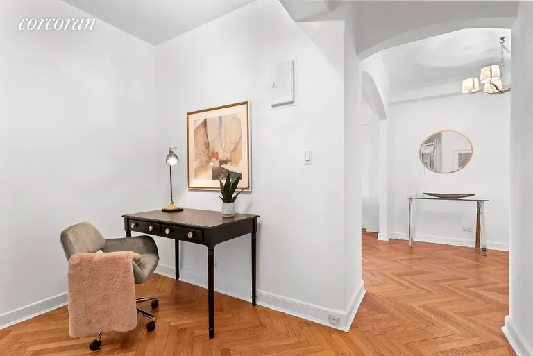 New York City Real Estate | View 33 East End Avenue, 10D | Foyer/Hallway | View 5