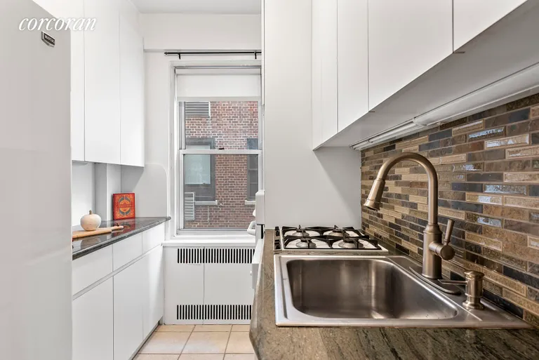 New York City Real Estate | View 33 East End Avenue, 10D | Kitchen | View 6