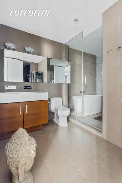 New York City Real Estate | View 519 Borden Avenue, 8M | Full Bathroom | View 8