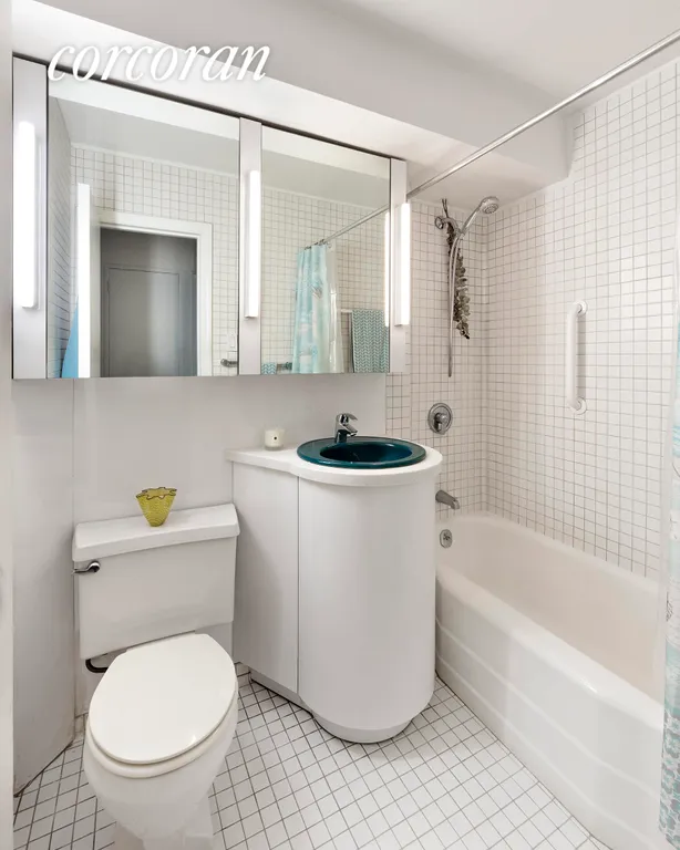 New York City Real Estate | View 167 East 67th Street, 12E | Bathroom | View 5