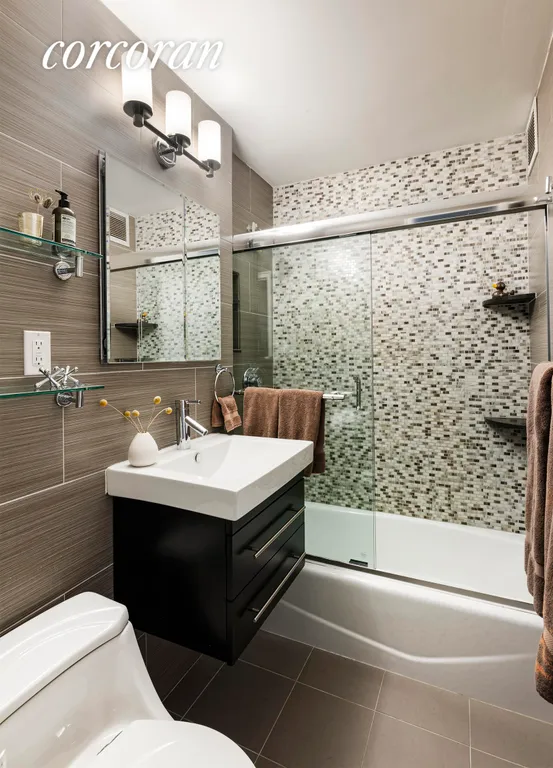New York City Real Estate | View 201 East 21st Street, 14D | Bathroom | View 6