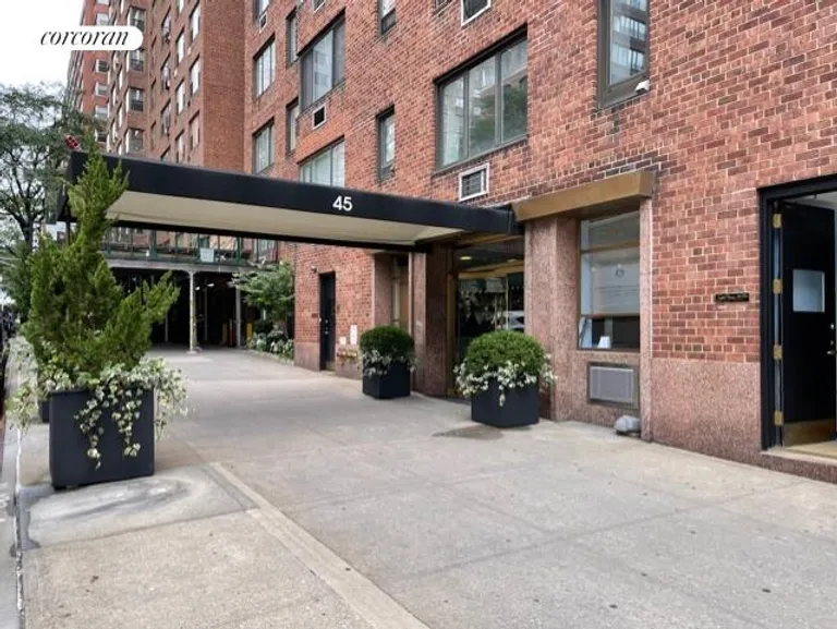 New York City Real Estate | View 45 East End Avenue, 10D | room 7 | View 8