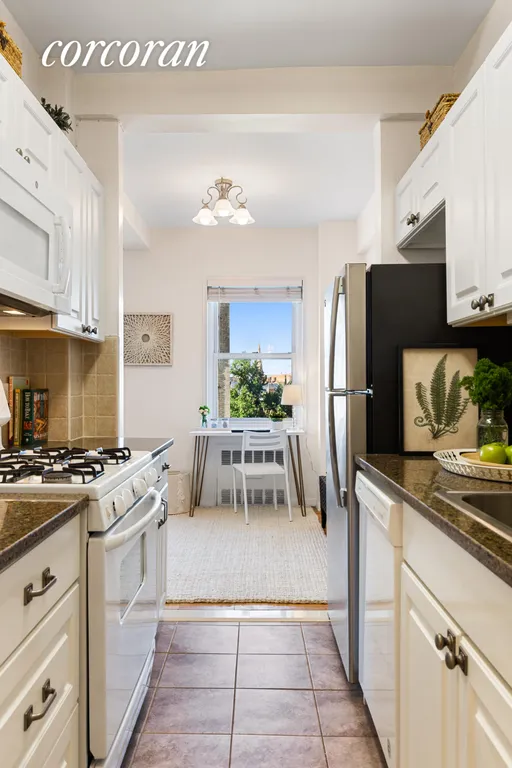 New York City Real Estate | View 10 Plaza Street East, 6B | Kitchen | View 7