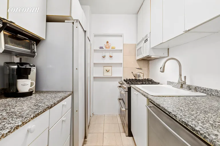 New York City Real Estate | View 200 East End Avenue, 1L | Select a Category | View 6