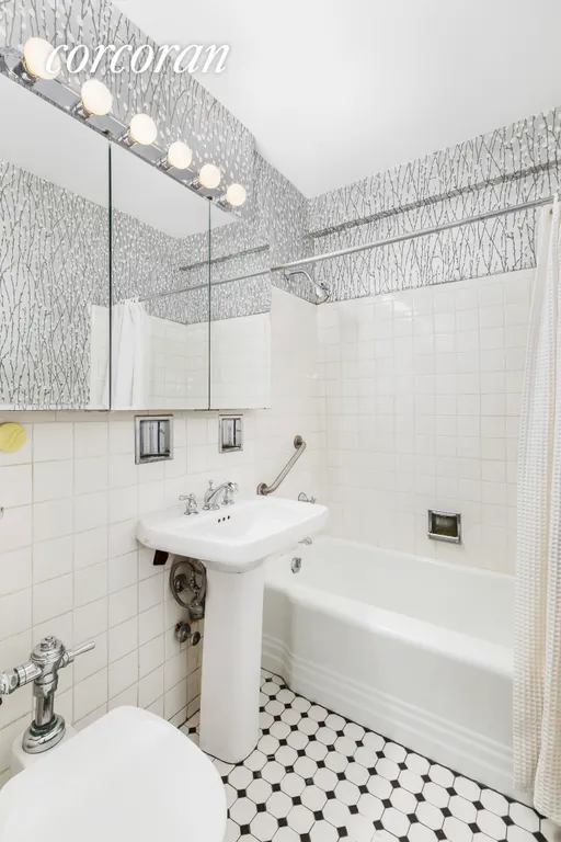 New York City Real Estate | View 30 East 9th Street, 5HH5GG | Full Bathroom | View 7