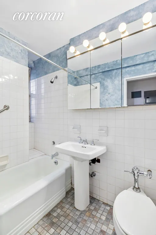 New York City Real Estate | View 30 East 9th Street, 5HH5GG | Windowed Bathroom | View 8