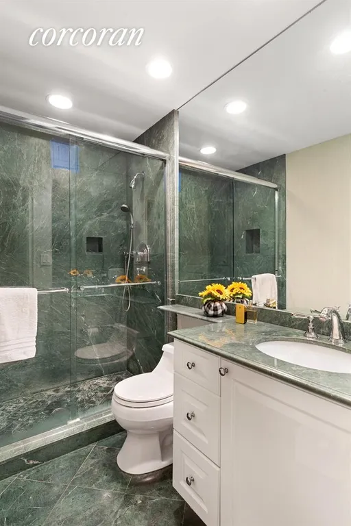 New York City Real Estate | View 930 Fifth Avenue, 4E | Primary Bathroom | View 7
