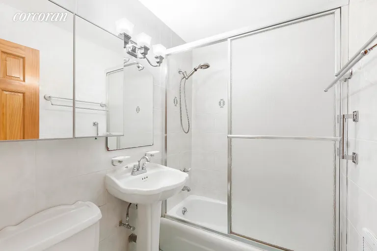 New York City Real Estate | View 77 Fulton Street, 16B | Full Bathroom | View 7